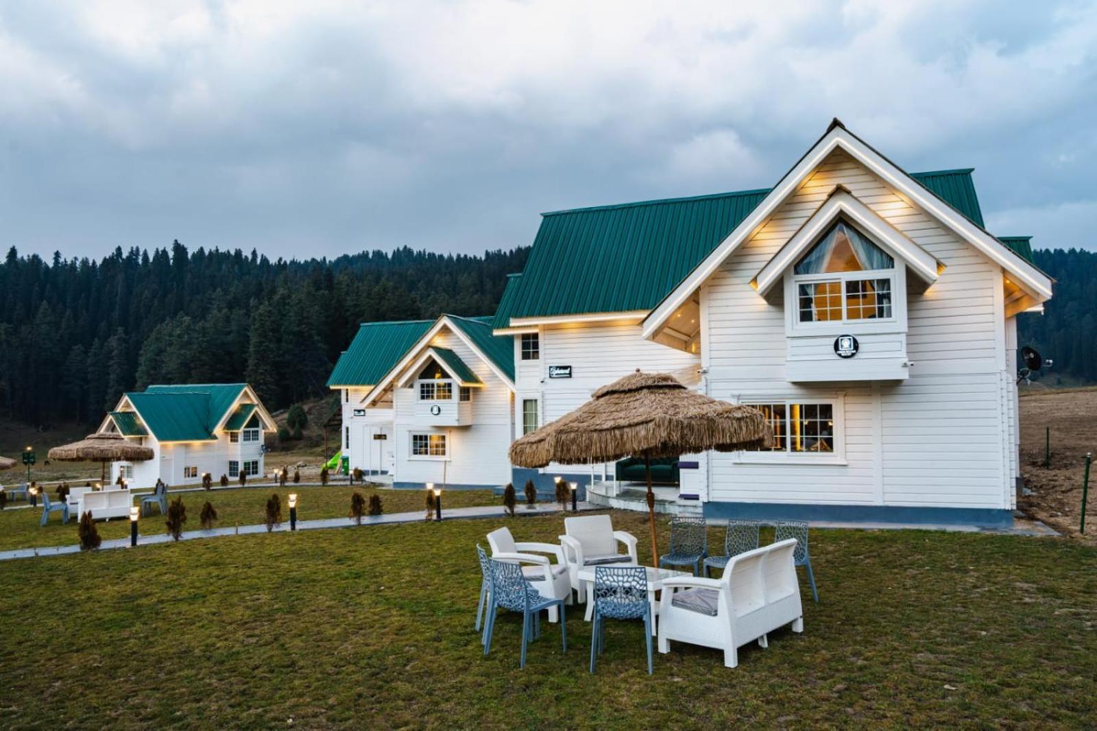 Green Rooms Resort グルマルグ エクステリア 写真